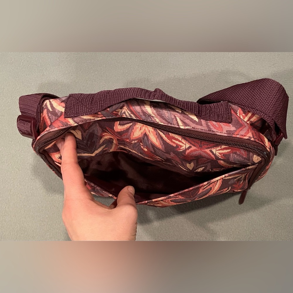 Thirty-One Get Creative Crossbody - Picture 2 of 11
